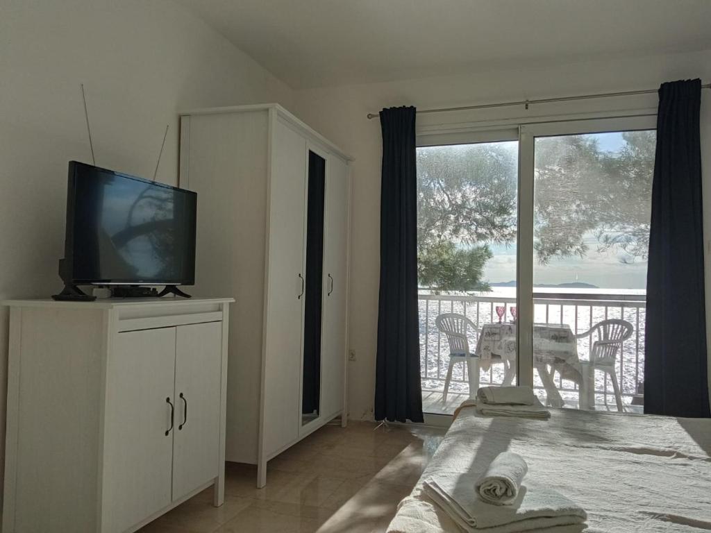 TV a/nebo společenská místnost v ubytování Ratak House