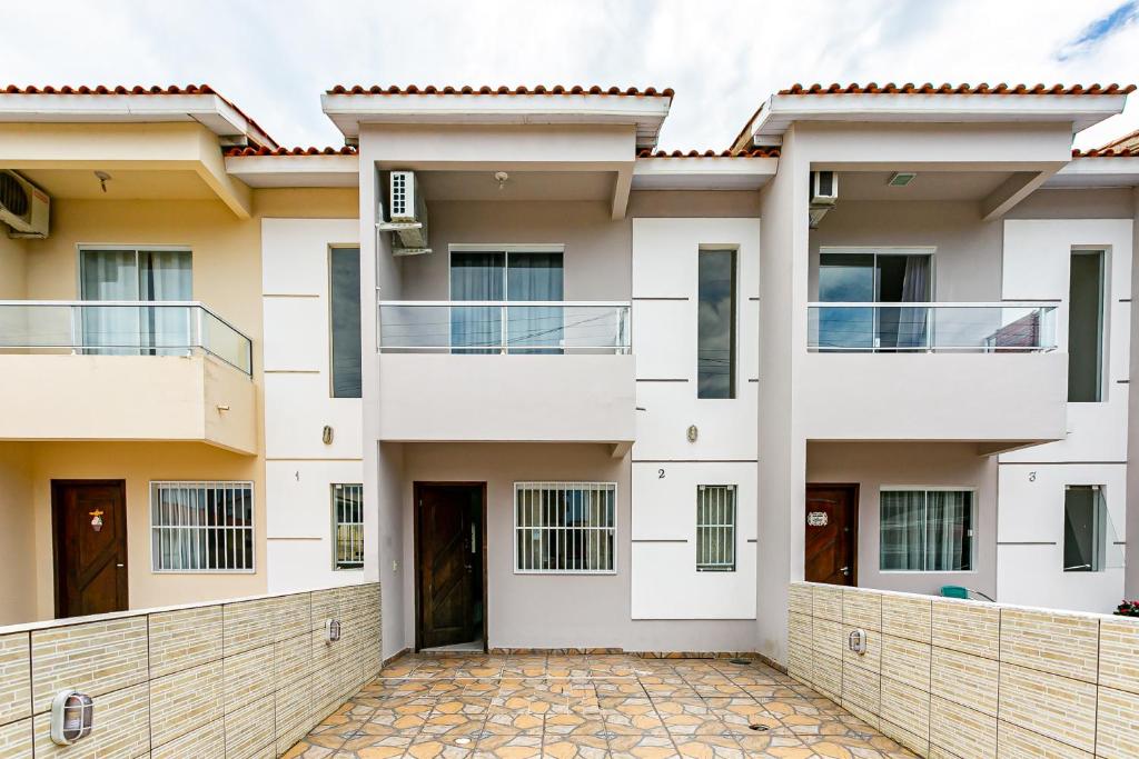  Casa duplex com pátio privativo no Santinho SMR002