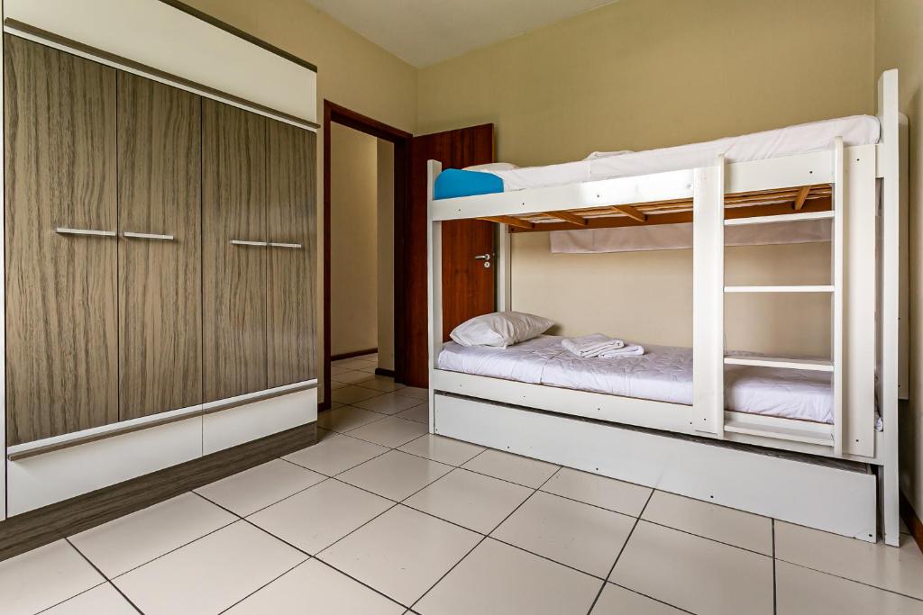  Casa duplex com pátio privativo no Santinho SMR002