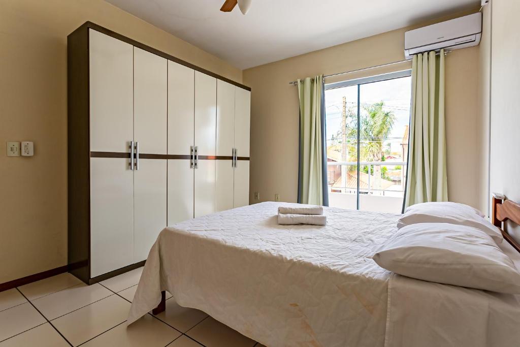  Casa duplex com pátio privativo no Santinho SMR002