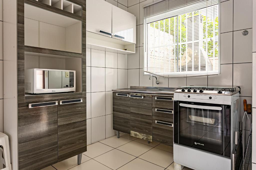  Casa duplex com pátio privativo no Santinho SMR002