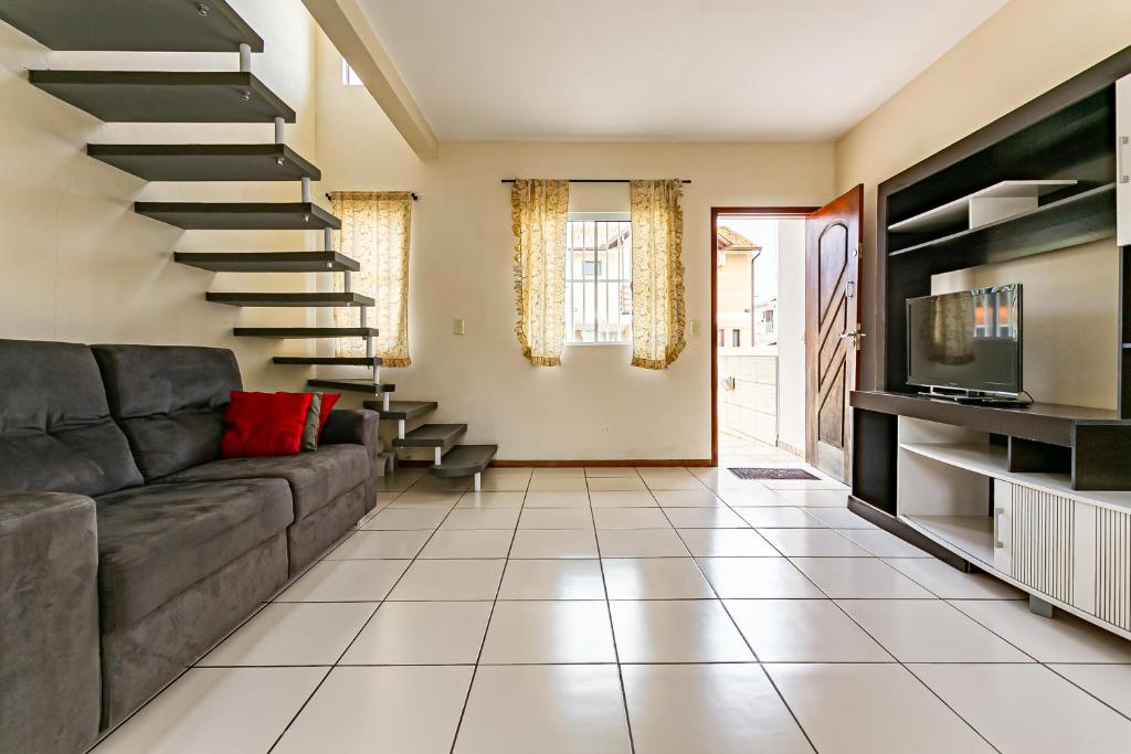  Casa duplex com pátio privativo no Santinho SMR002