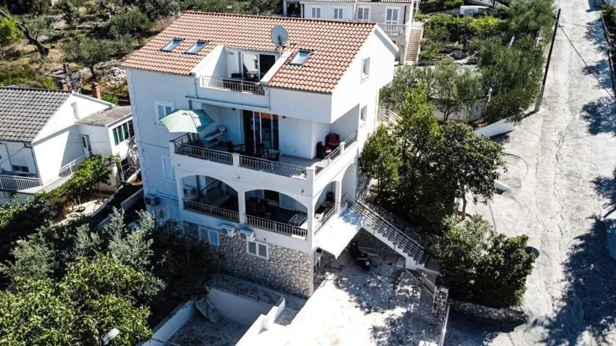 Genesis 3, Trogir, Croaţia