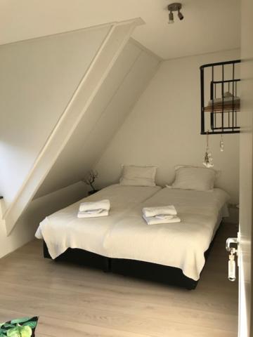 Postel nebo postele na pokoji v ubytování Hart van Lochem
