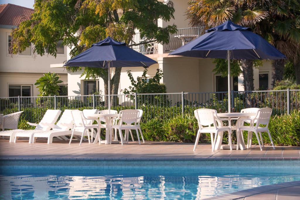 Bazén v ubytování Pacific Palms Resort nebo v jeho okolí