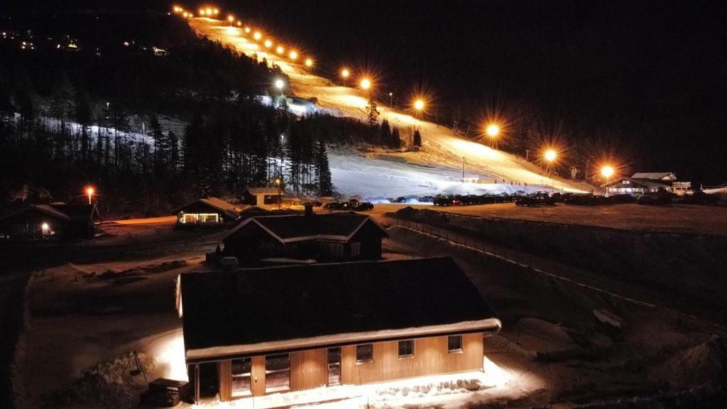 Фотография из галереи Hytte i Stryn med elbil lader в городе Стрюн