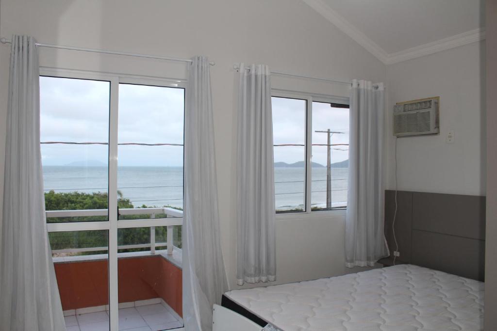  Praia de Quatro Ilhas a 50 metros do mar