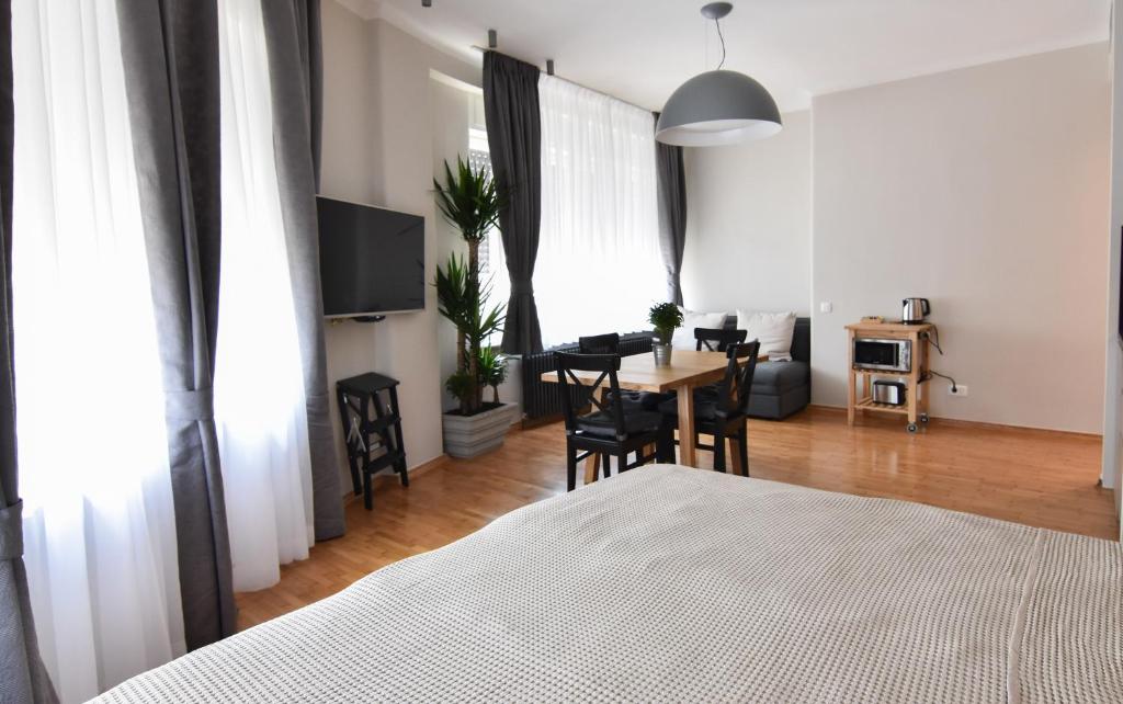 Karlo Main Square Apartments - Studio Apartment