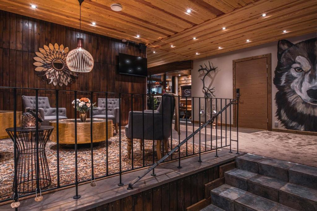 El vestíbulo o zona de recepción de Beana Laponia - Wilderness boutique hotel with safaris