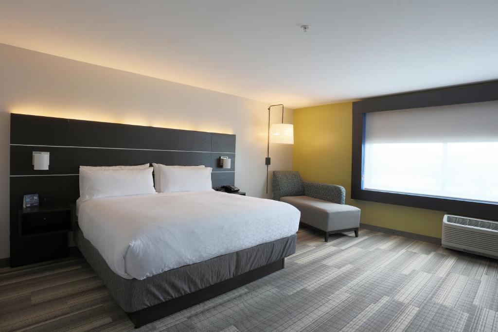Postel nebo postele na pokoji v ubytování Holiday Inn Express Oneonta by IHG