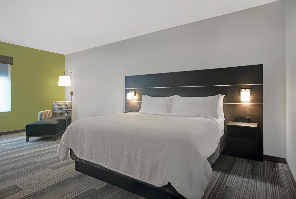 Holiday Inn Express - Milwaukee Downtown, an IHG Hotel - 