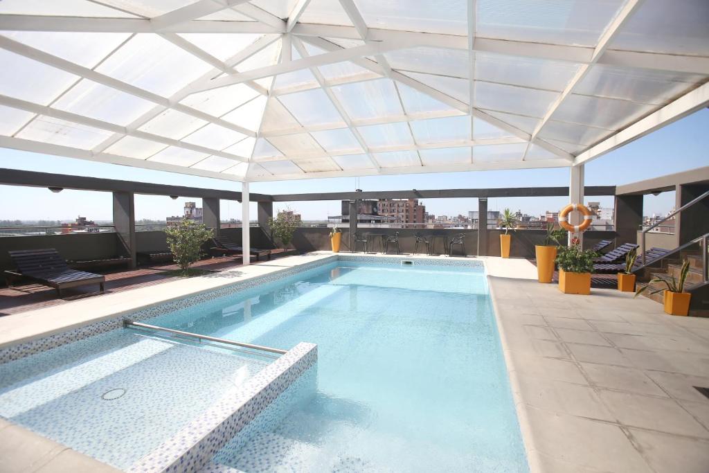 Bazén v ubytování Hotel Bicentenario Suites & Spa nebo v jeho okolí