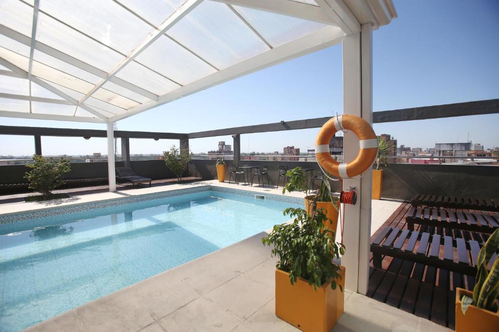 Bazén v ubytování Hotel Bicentenario Suites & Spa nebo v jeho okolí