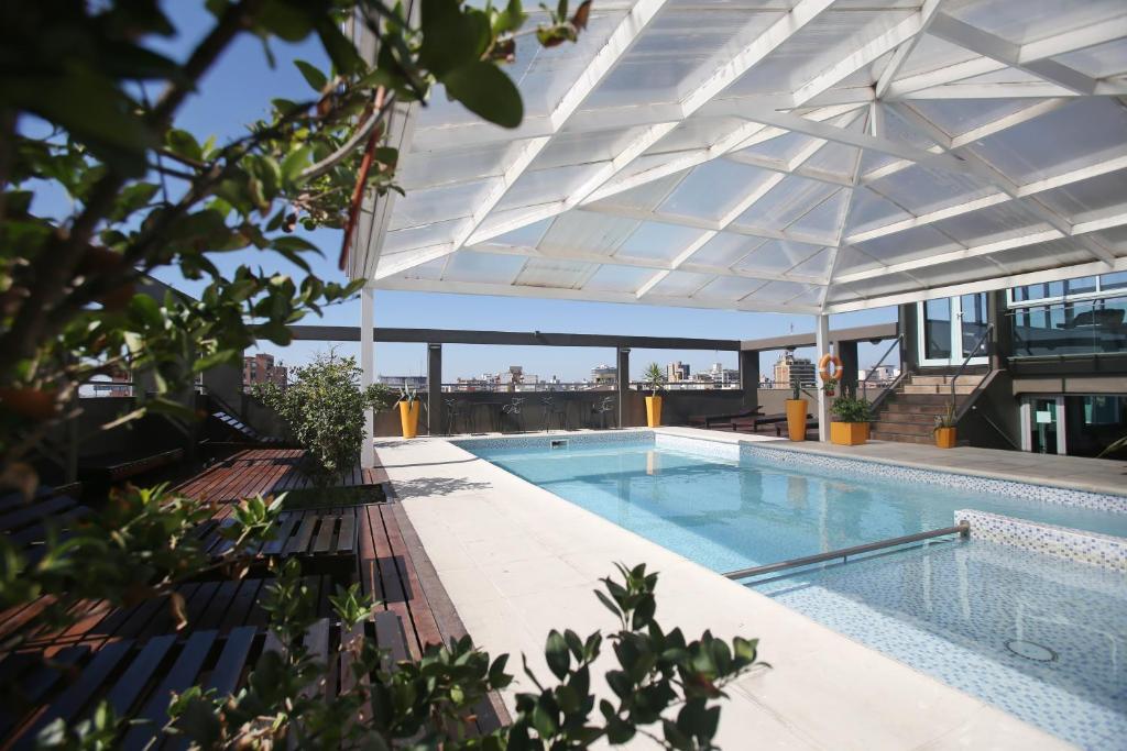 Bazén v ubytování Hotel Bicentenario Suites & Spa nebo v jeho okolí