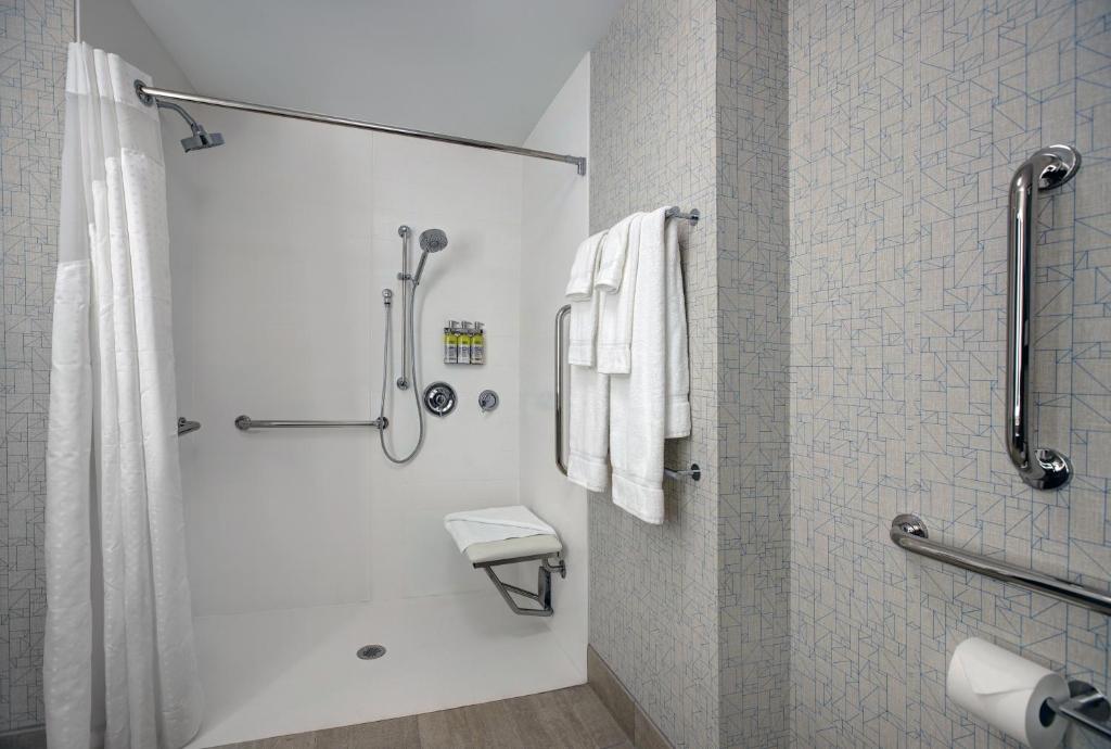 Holiday Inn Express - Milwaukee Downtown, an IHG Hotel - 