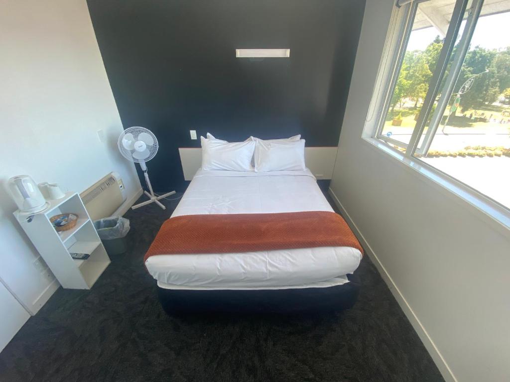 Based by the Lake - Resim 20