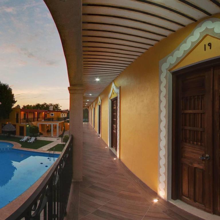 Bazén v ubytování Hotel Tuul nebo v jeho okolí