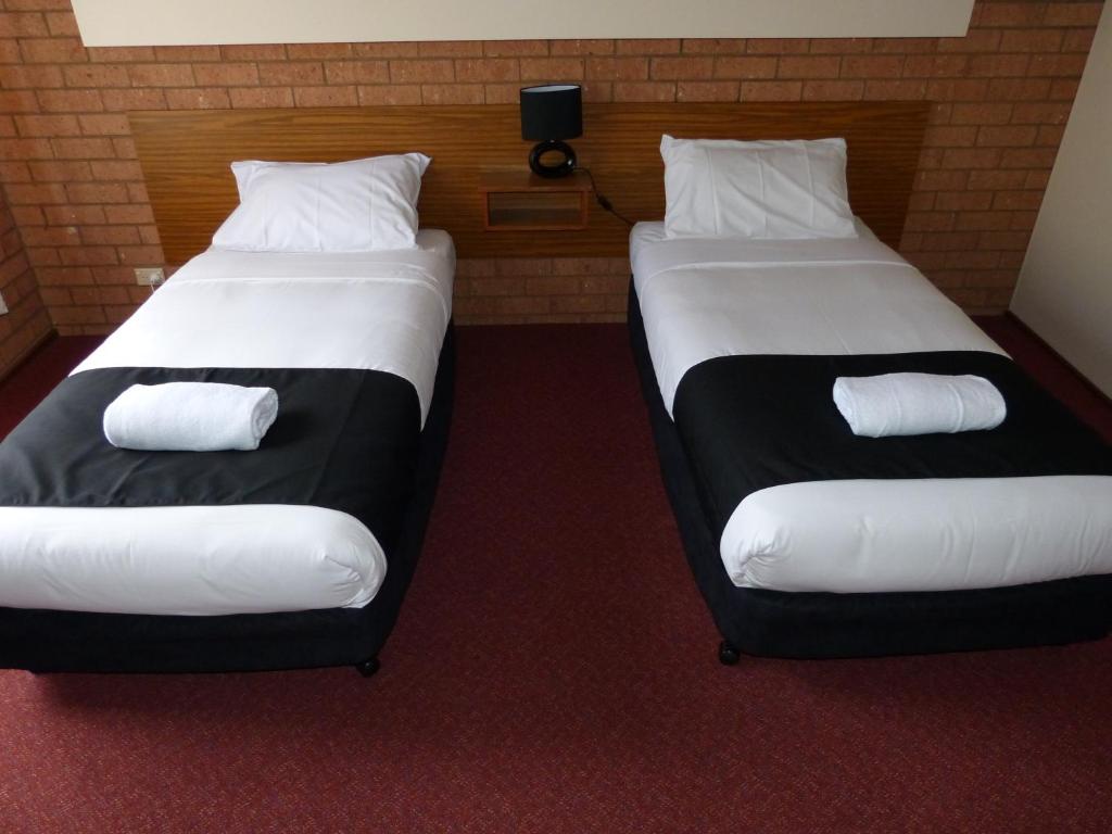 Postel nebo postele na pokoji v ubytování Blue Whale Motor Inn & Apartments