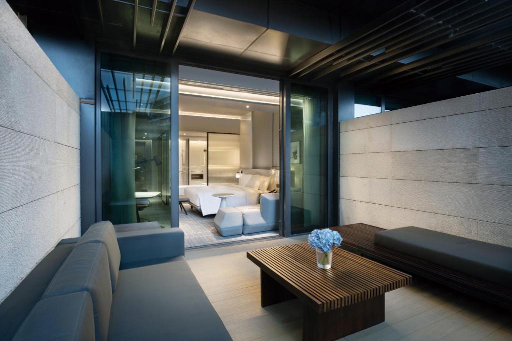 Posezení v ubytování Crowne Plaza Shenzhen World Exhibition and Convention Center by IHG