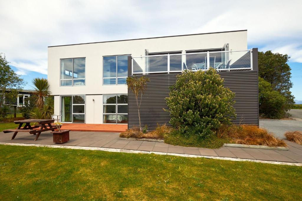 BellBird Scenic Retreat views of alps and ocean, Kaikoura (updated