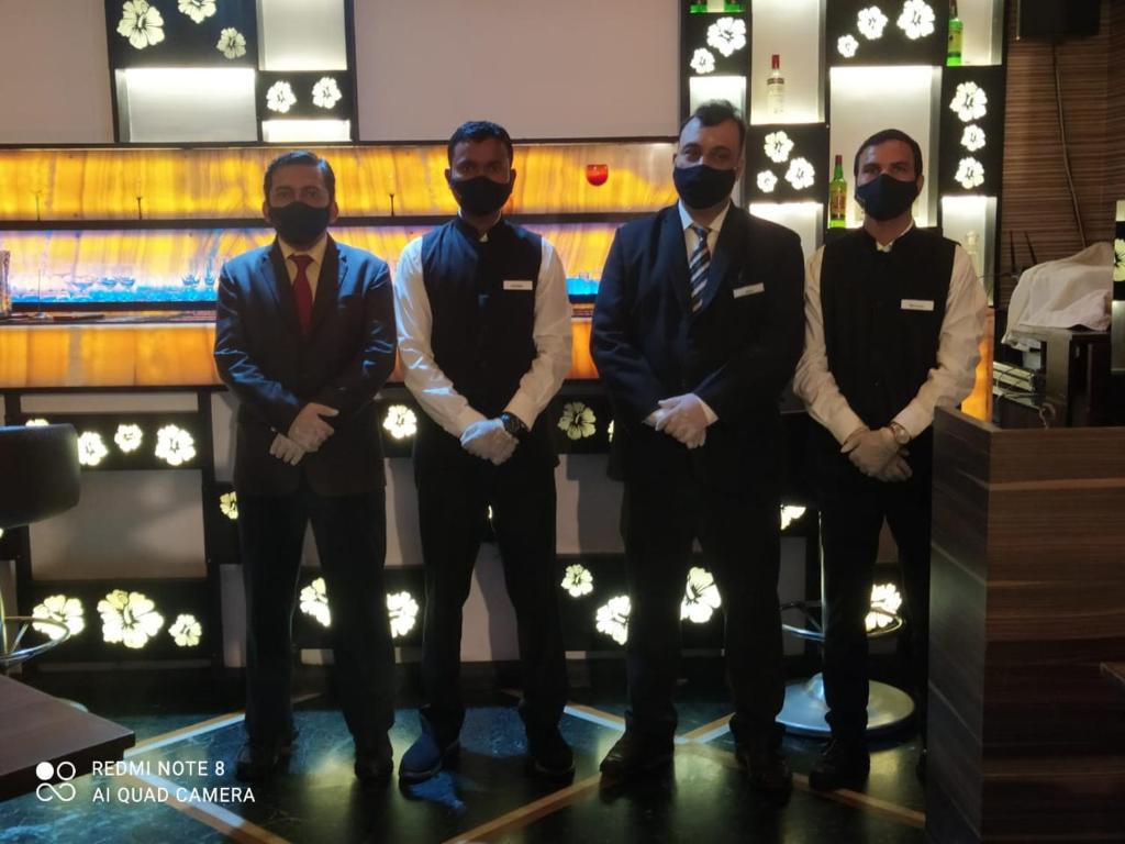 Členové personálu v ubytování Hotel Plaza