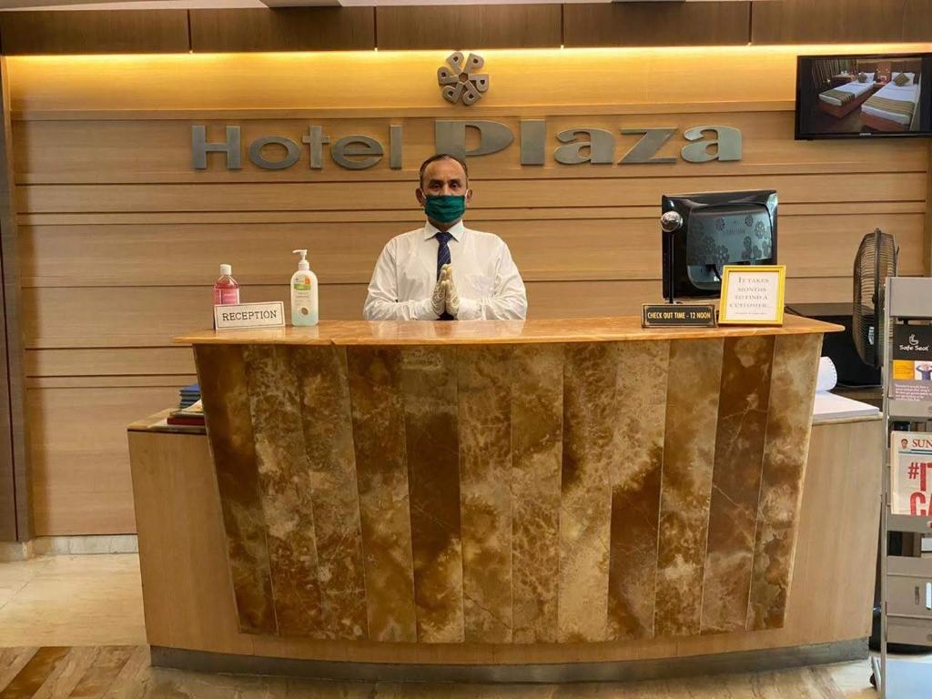 Členové personálu v ubytování Hotel Plaza