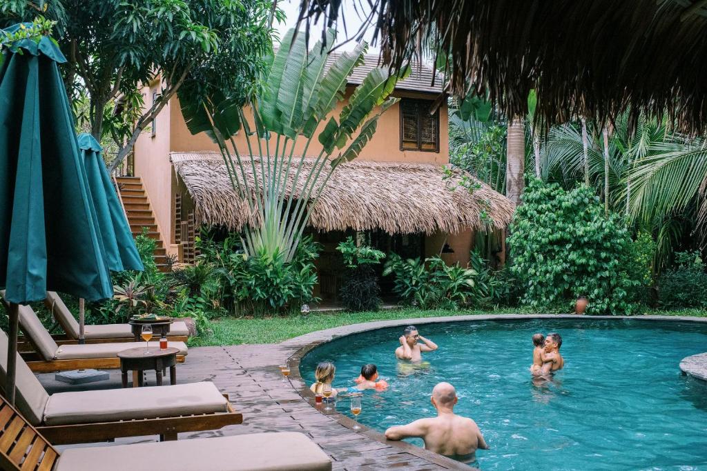 Bazén v ubytování An Villa boutique resort nebo v jeho okolí