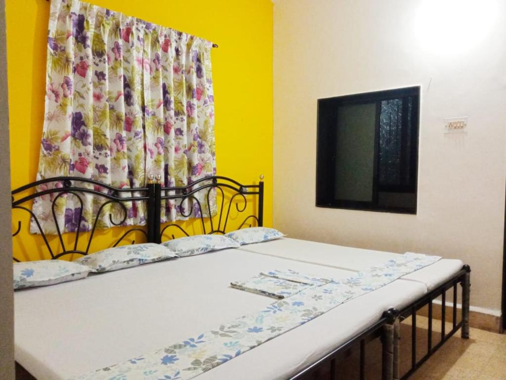 Postel nebo postele na pokoji v ubytování Shalom Guest House