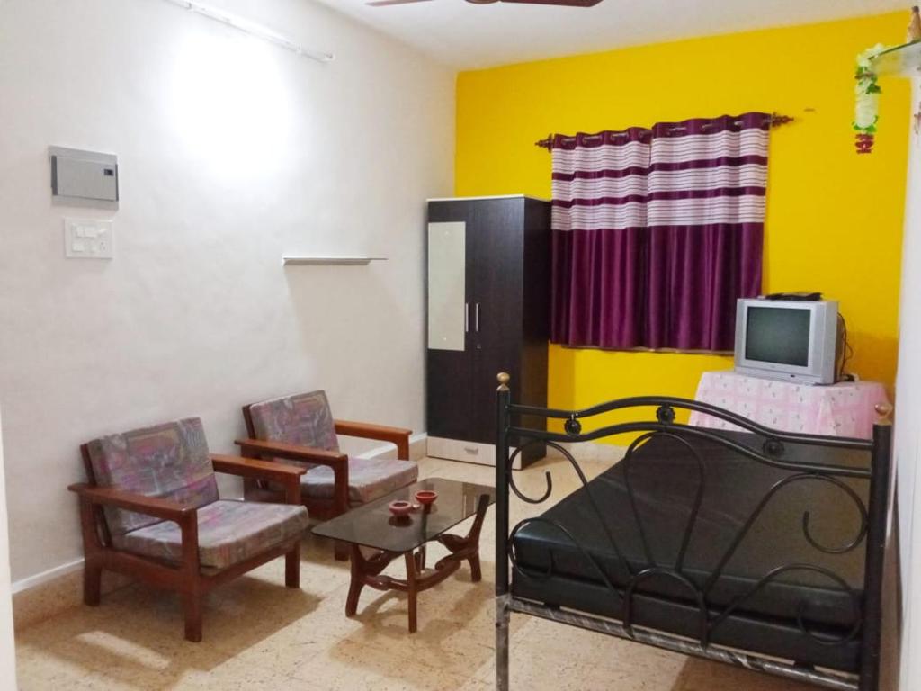 TV a/nebo společenská místnost v ubytování Shalom Guest House