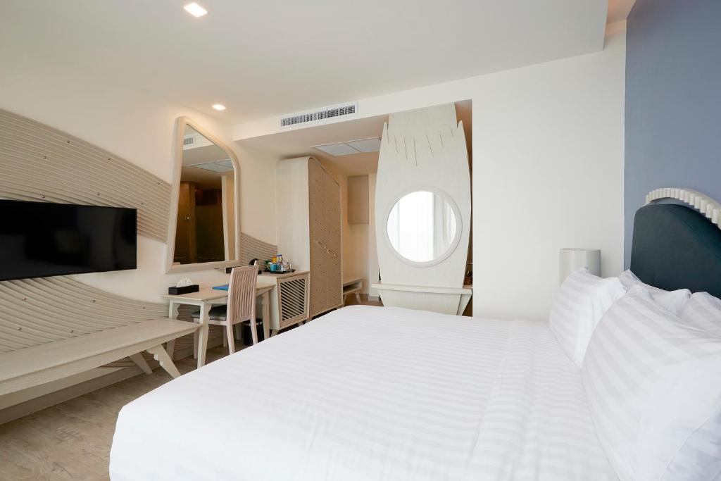 Postel nebo postele na pokoji v ubytování Elmas Cha Am Design Hotel