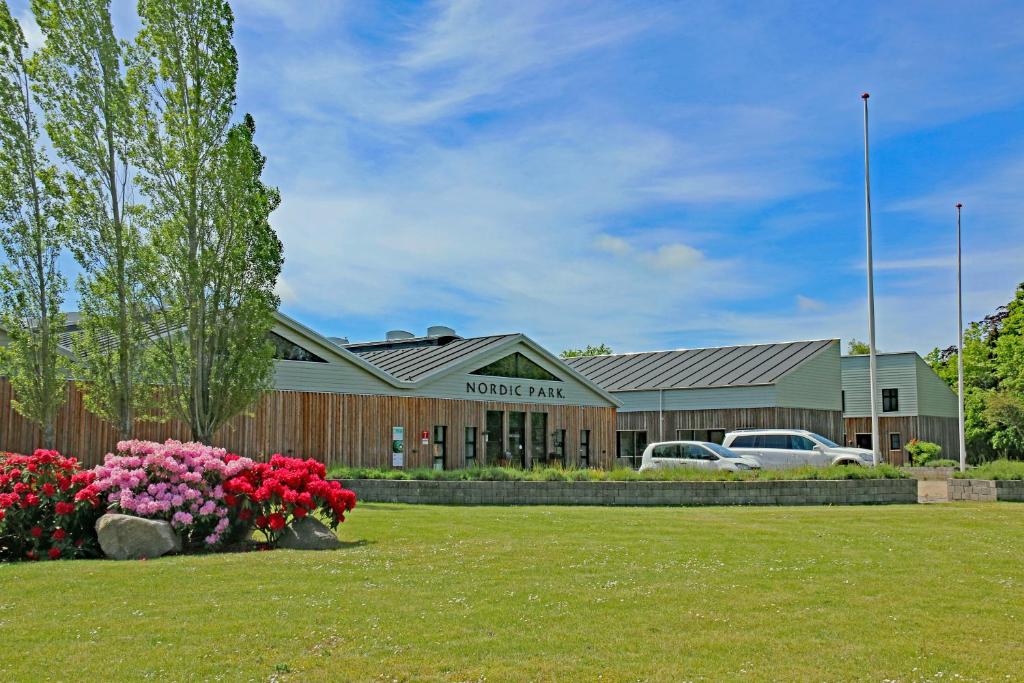 a building with flowers in front of it at Nordic Park in Græsted