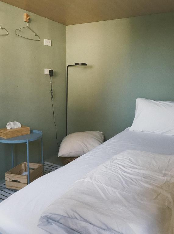 Postel nebo postele na pokoji v ubytování PlainStay Hostel