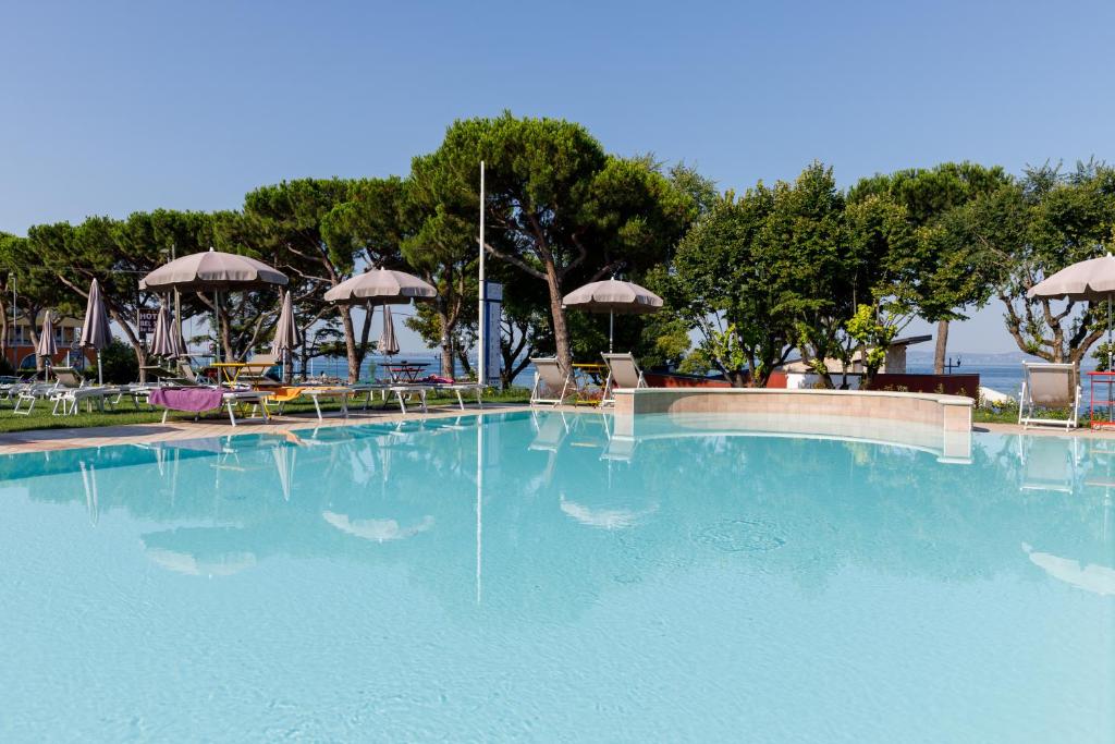 Bazén v ubytování Hotel San Marco nebo v jeho okolí