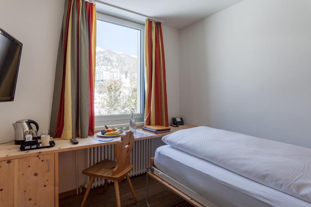 Postel nebo postele na pokoji v ubytování Hotel Waldhaus am See