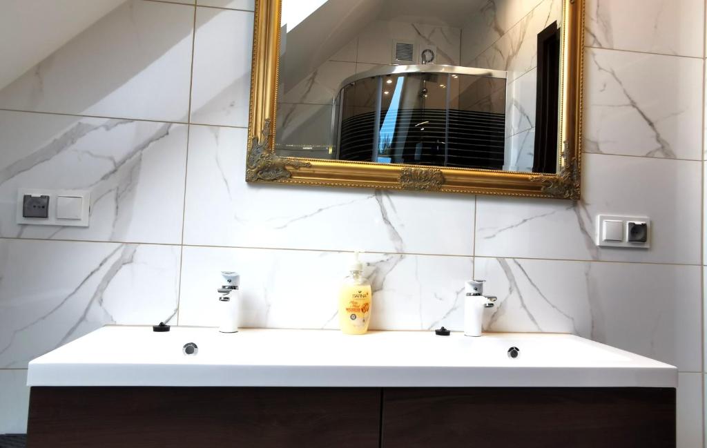 Kúpeľňa v ubytovaní Luksusowe domy na Mazurach nad jeziorem 1
