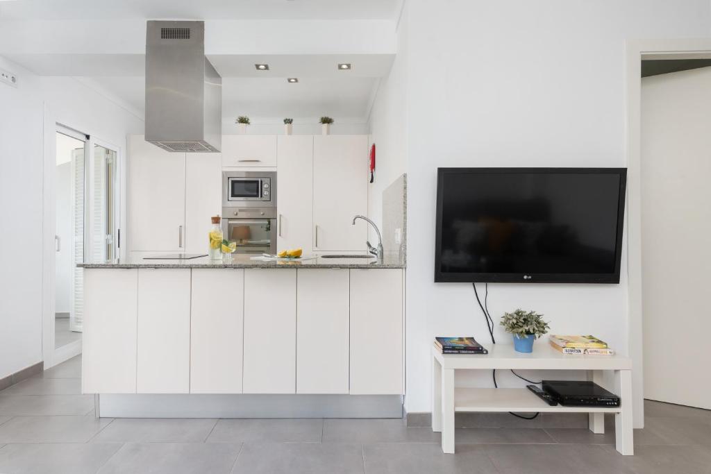Kuchyňa alebo kuchynka v ubytovaní Apartamento Concha junto a playa, CLAVELLS 1 1ER D