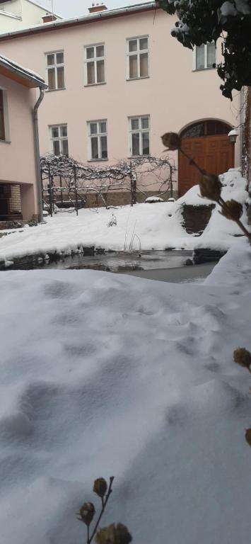 Lovecký Apartmán na náměstí ve Frenštátě pod Radhoštěm v zimě
