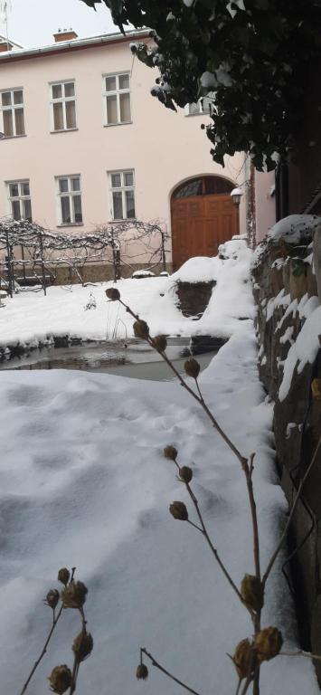Lovecký Apartmán na náměstí ve Frenštátě pod Radhoštěm v zimě