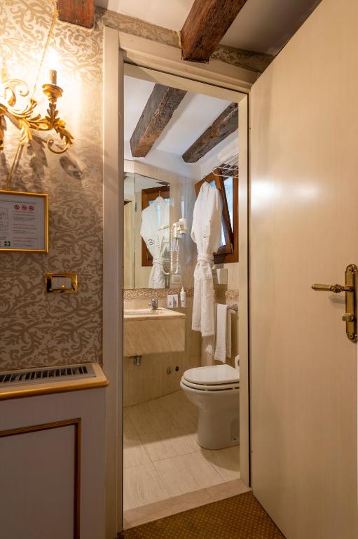 Kopalnica v nastanitvi Hotel Antico Doge - a Member of Elizabeth Hotel Group