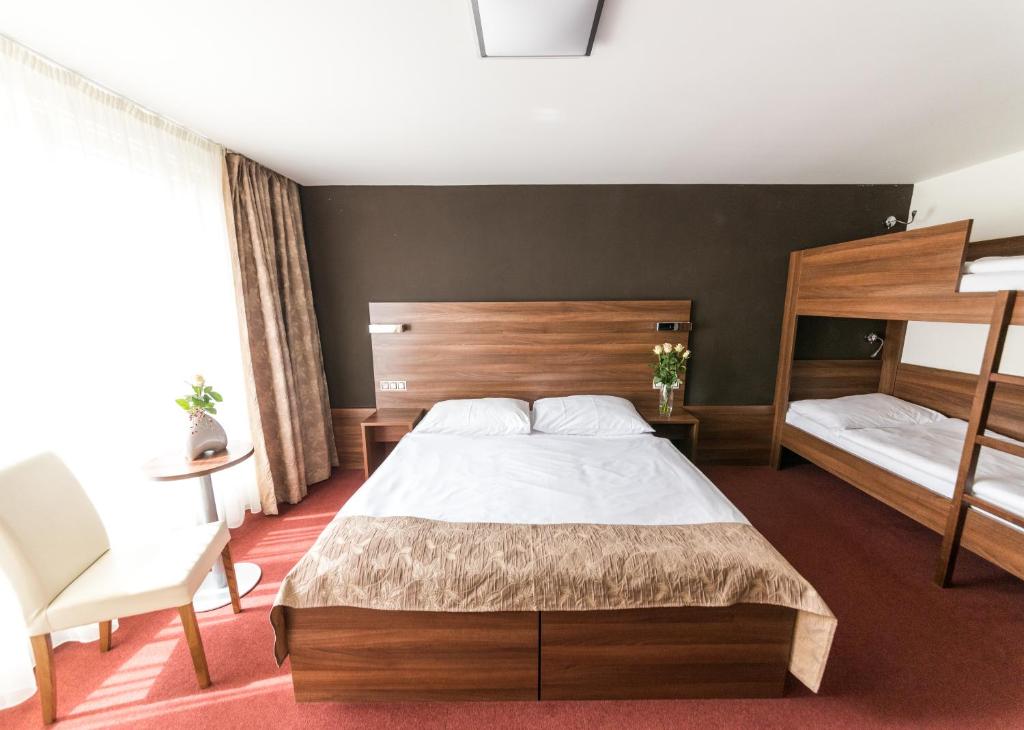 Postel nebo postele na pokoji v ubytování Hotel Termal Mušov
