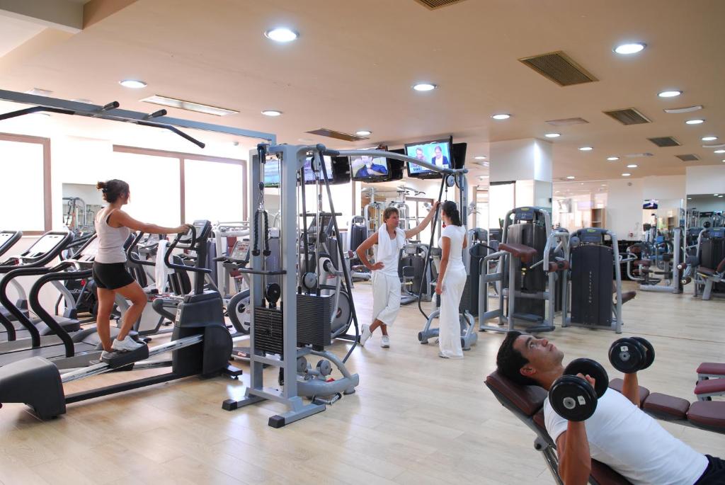 Fitness centrum a/nebo fitness zařízení v ubytování Cactus Beach Hotel
