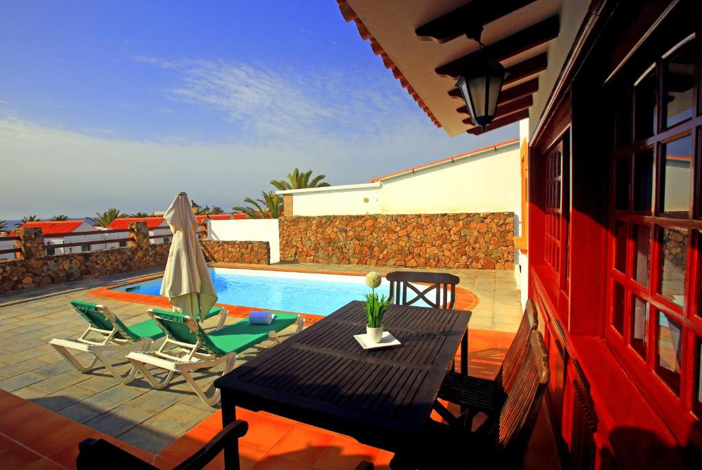 Bazén v ubytování Vip Villas - Caleta Dorada nebo v jeho okolí