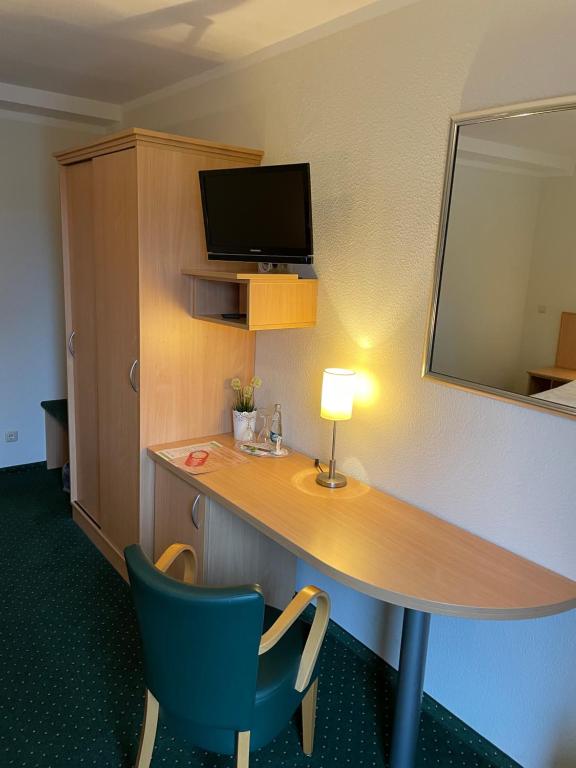 Gästehaus Scharfe Kurve - Double Room With Terrace