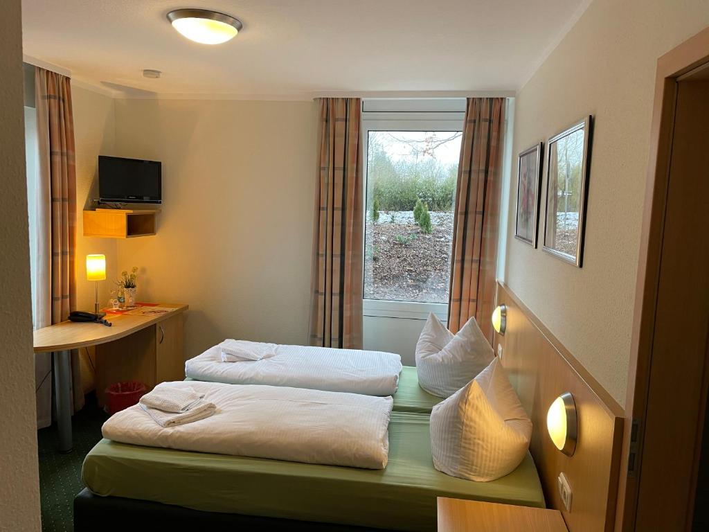 Gästehaus Scharfe Kurve - Double Room With Garden View