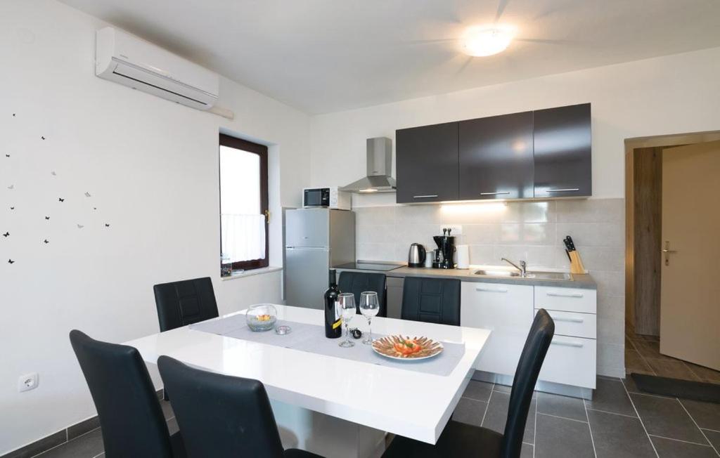 Kuchyňa alebo kuchynka v ubytovaní Apartments Devic