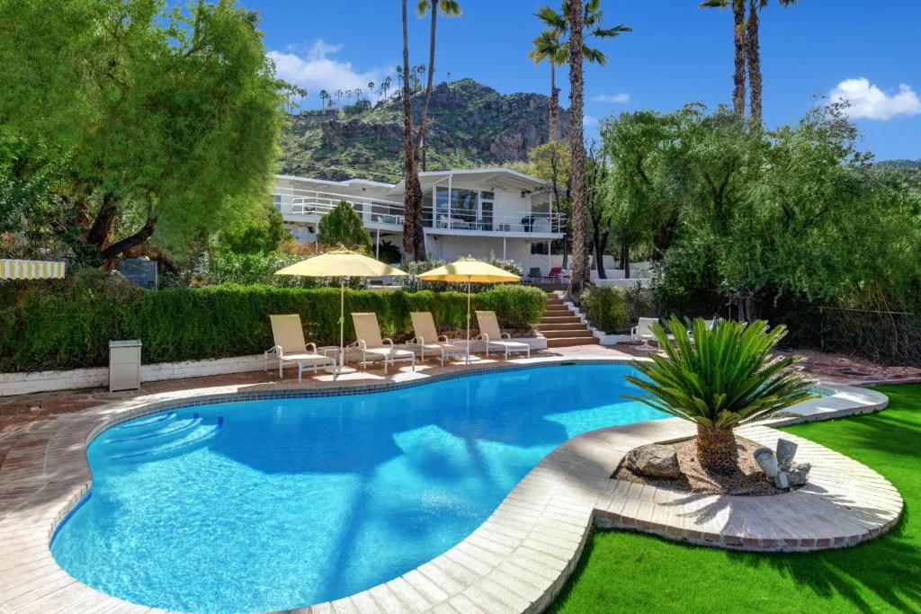 Vacation Home Howard Hughes Mini Estate by Oranj Palm, Palm Springs, CA