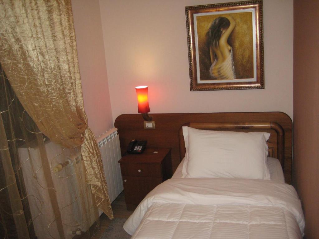 Postel nebo postele na pokoji v ubytování Drini Hotel