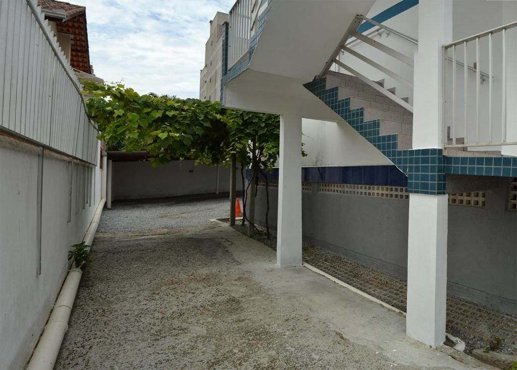  Apto para 8 pessoas à 150m do mar em ITAPEMA SC