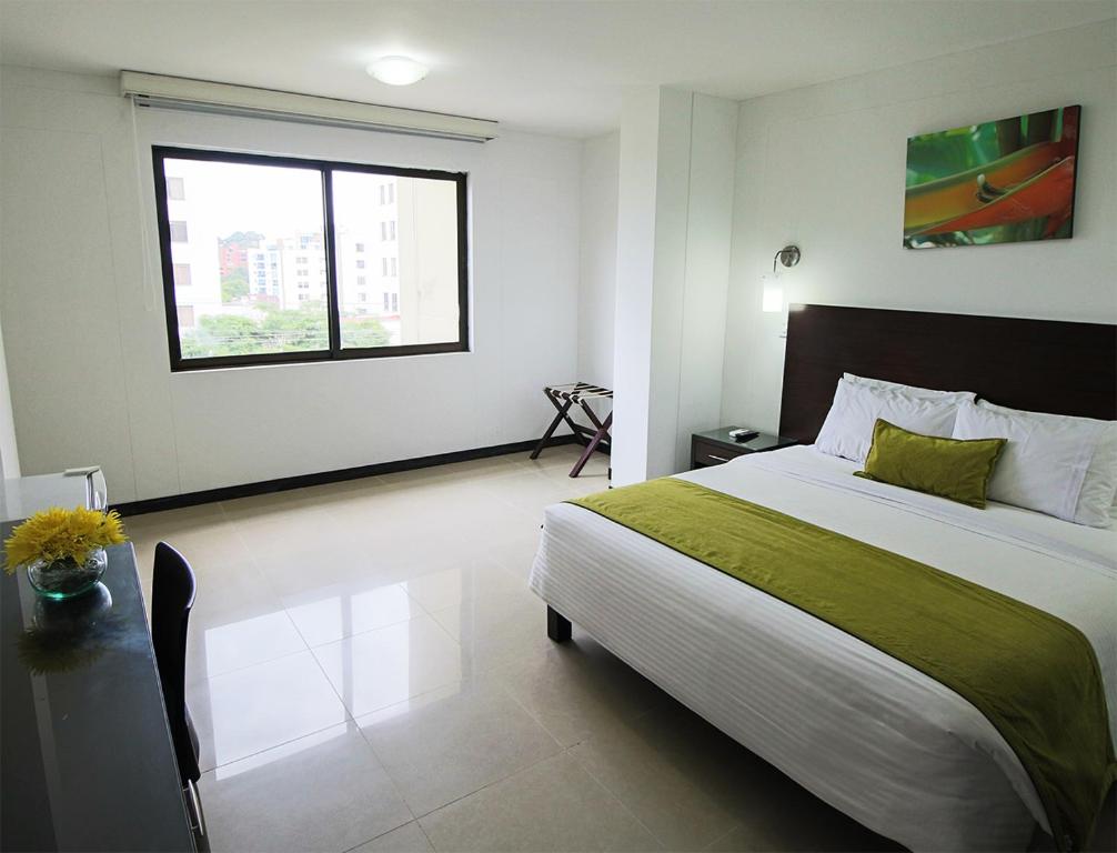 Postel nebo postele na pokoji v ubytování Hotel Pinares Plaza