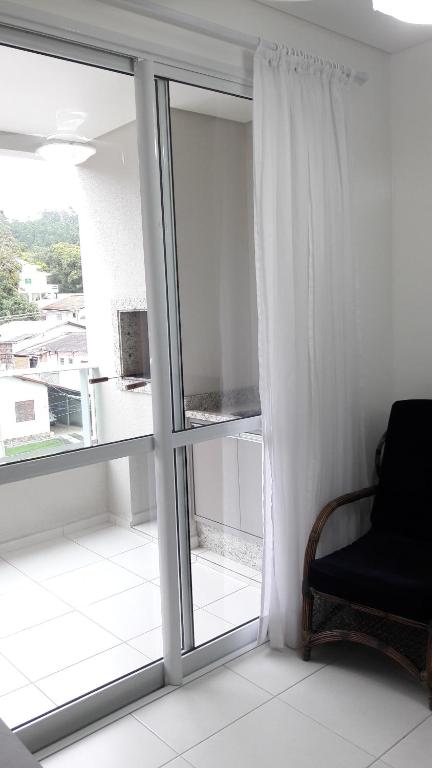  Florianópolis Canasvieiras Apartamento inteiro 3 quartos com ar piscina playground 2 garagens